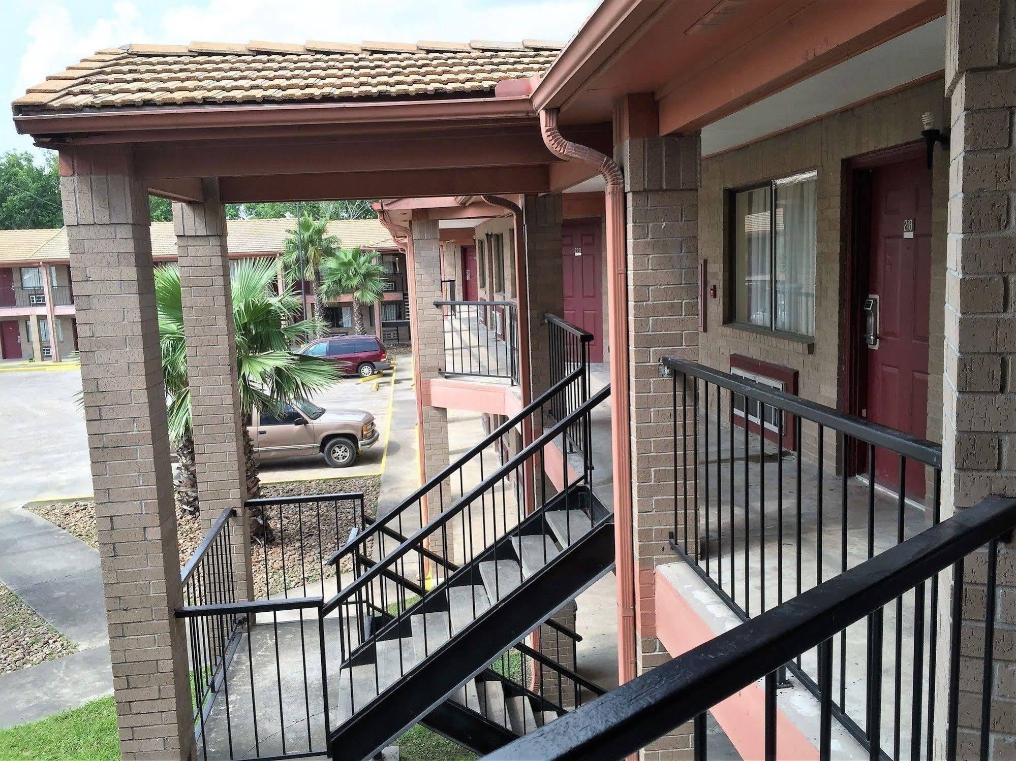 Relax Inn Channelview Bagian luar foto
